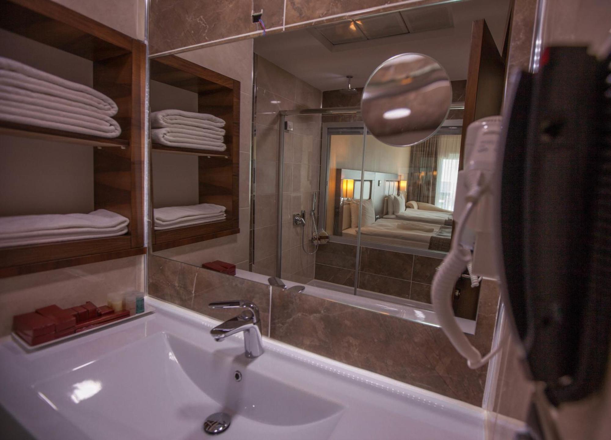 Mitannia Regency Hotel ดิยาร์บาคีร์ ภายนอก รูปภาพ